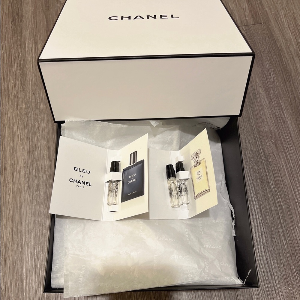 New Chanel Gift Box with 3 Samples